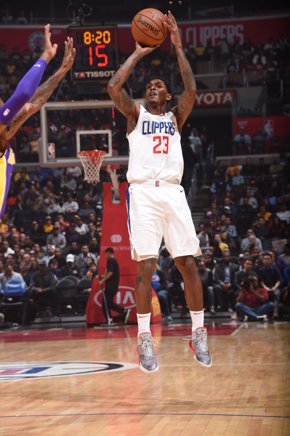 蓬勃发展使 蓬勃发展使